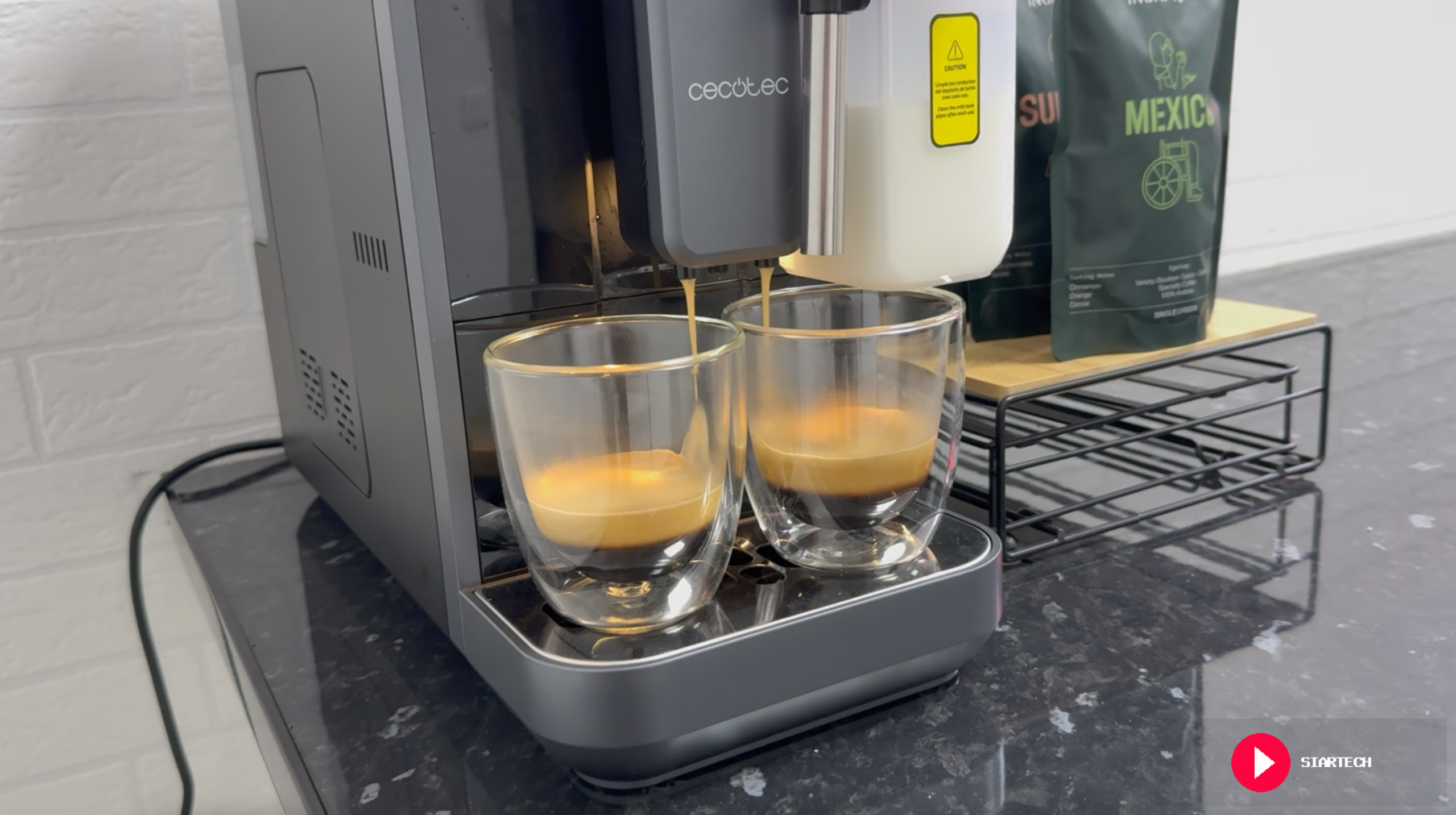 Detalle de doble café en la Cremmaet Lungo Latte.