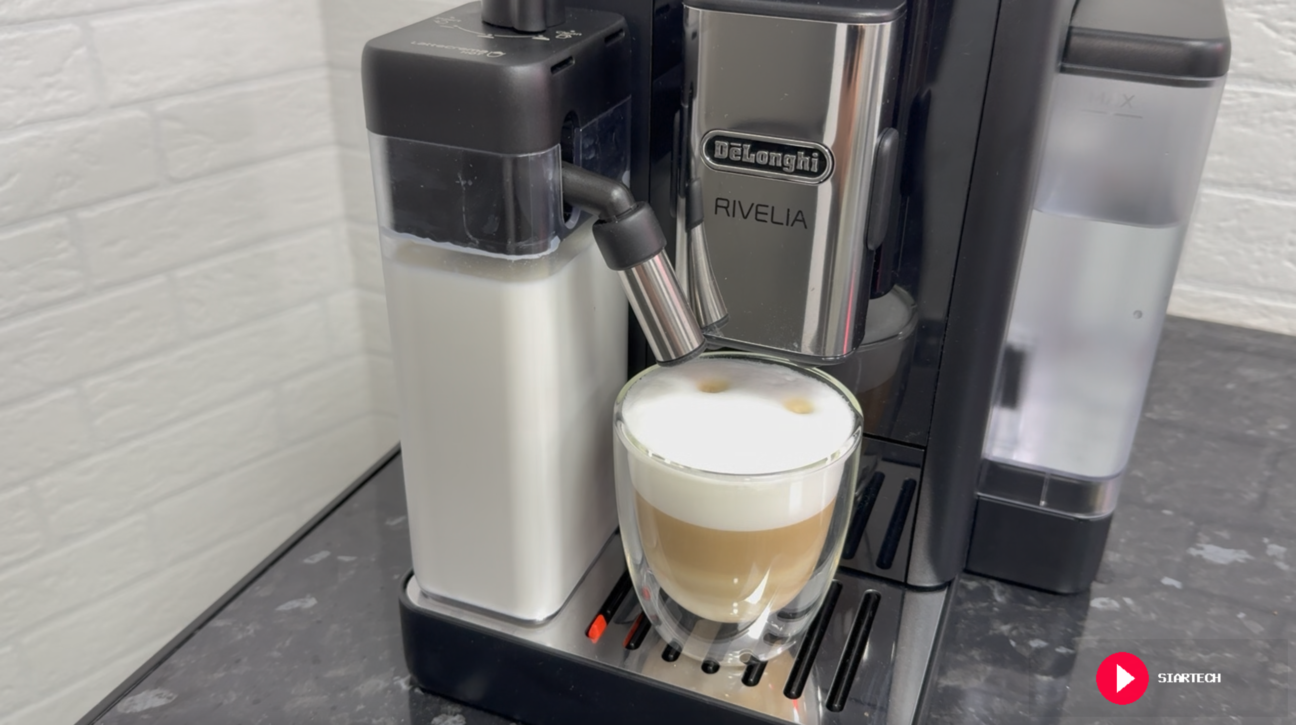 De'Longhi Rivelia - cappuccino