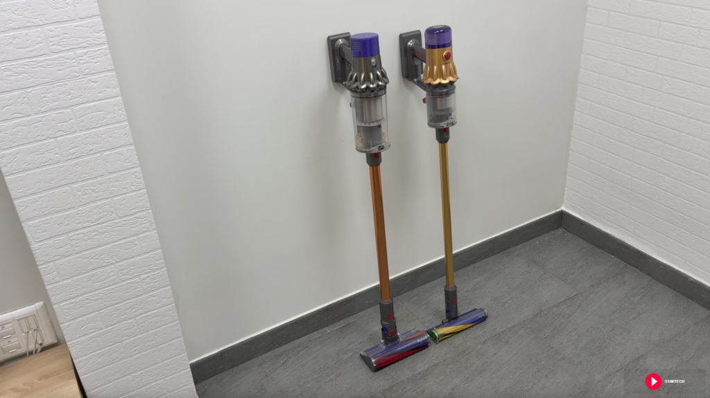 Dyson V12 y Dyson V10 juntos en comparativa